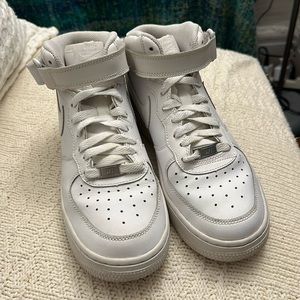 Nike White Air Force 1 Mid Sneakers sz 5.5 youth = 7 Women’s EXCELLENT